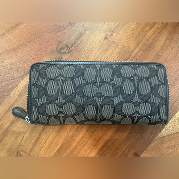 Accordion Zip Wallet In Signature Jacquard - Picture 3 of 4